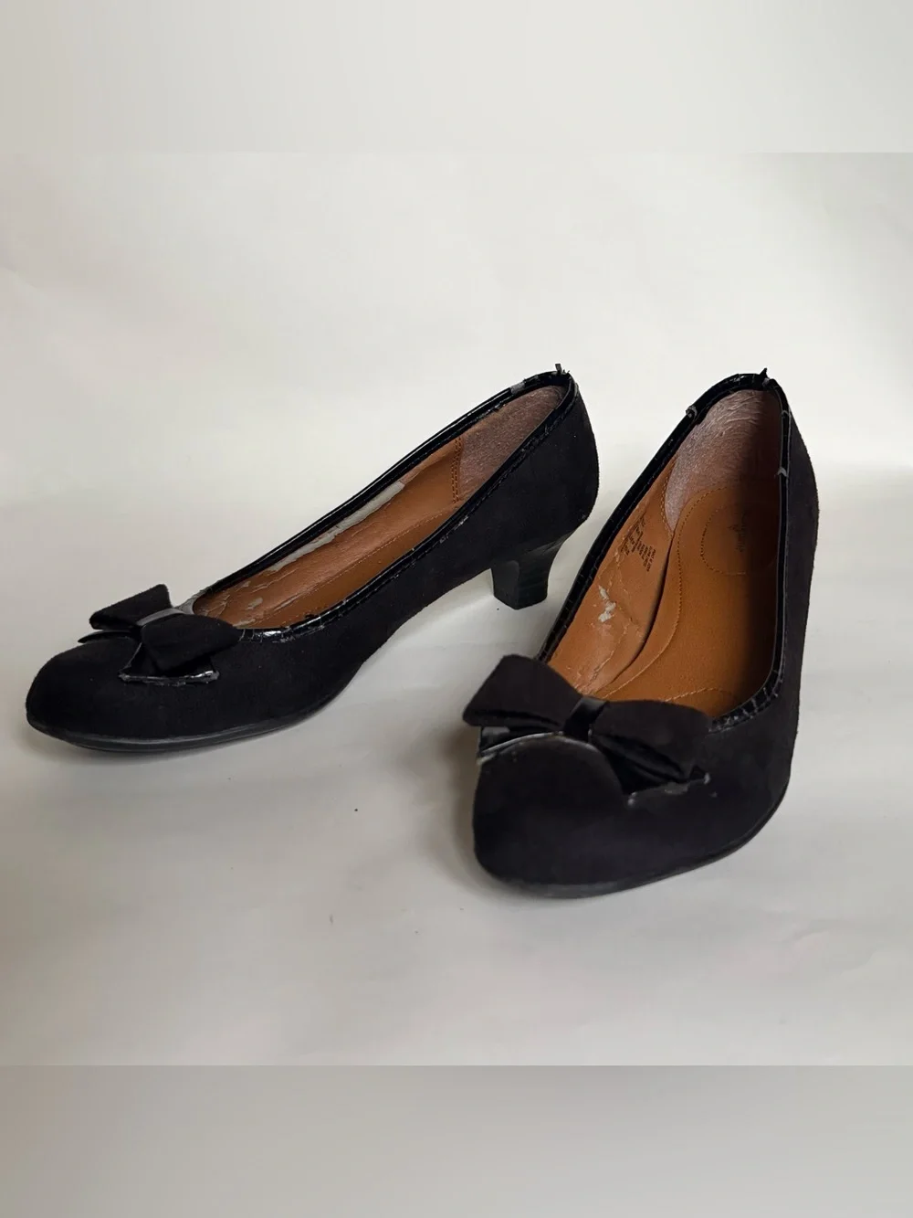 Vintage Y2K Black Suede Kitten Heels